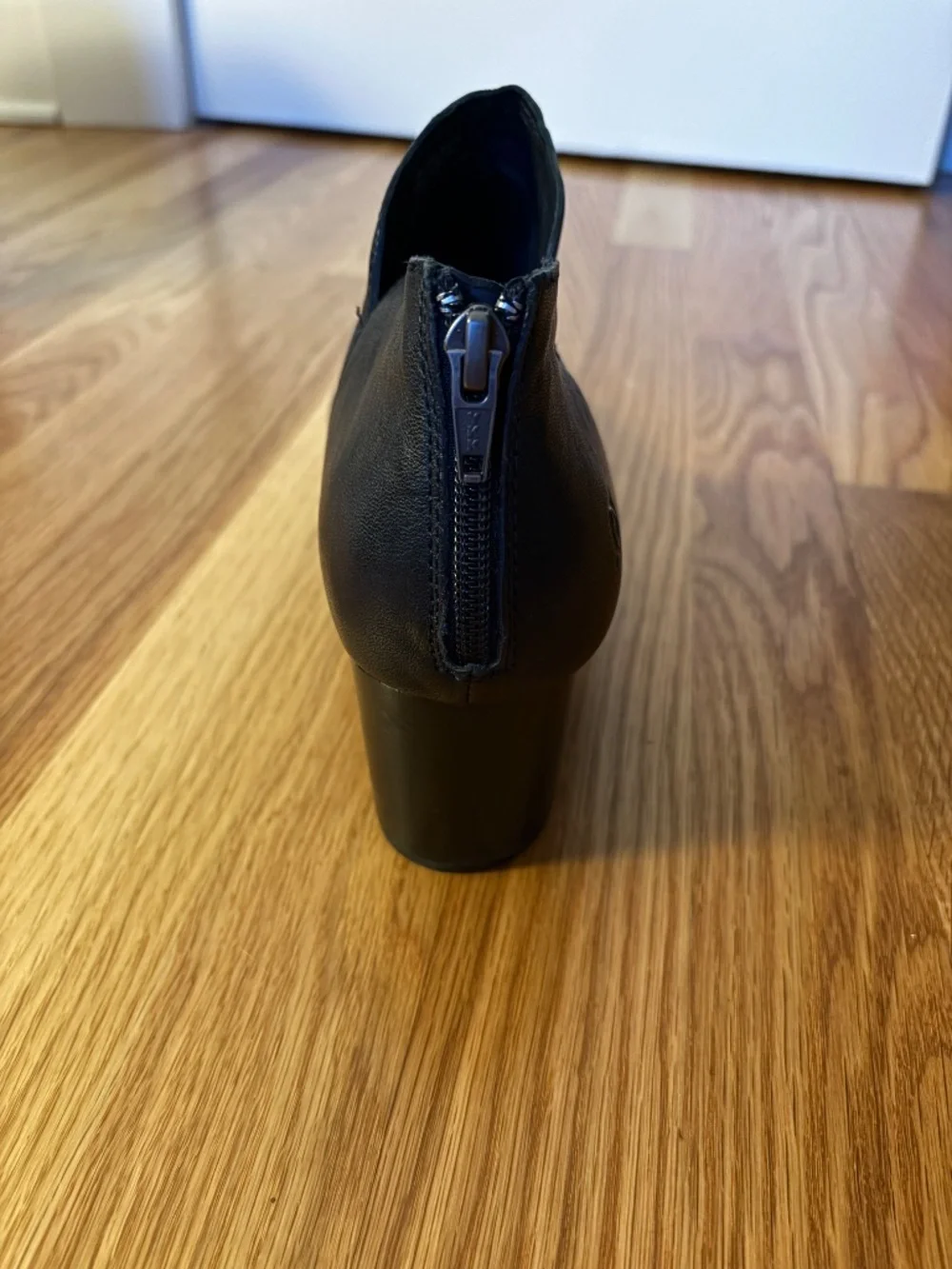 BORN Women's Kenzy Black Leather Heeled Boots